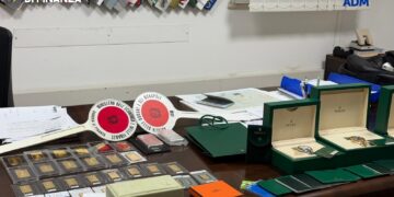 Porto di Pozzallo: sequestrati lingotti d’oro, gioielli e orologi