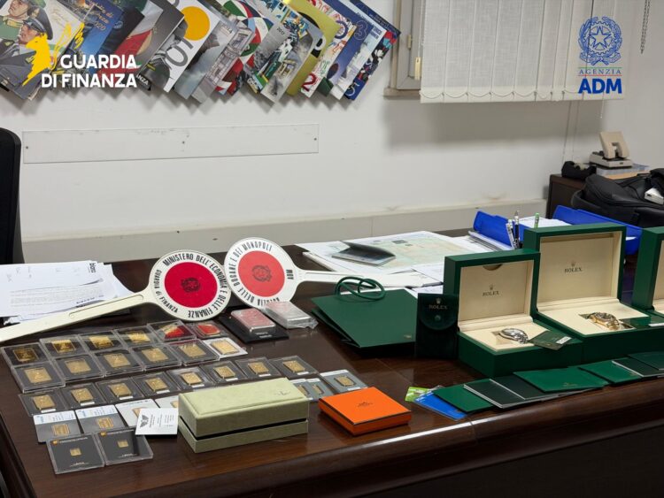 Porto di Pozzallo: sequestrati lingotti d’oro, gioielli e orologi