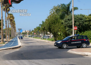 Gira a Marina di Ragusa con un’auto di grossa cilindrata: fermato un 19enne evaso dai domiciliari