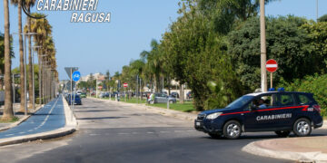 Gira a Marina di Ragusa con un’auto di grossa cilindrata: fermato un 19enne evaso dai domiciliari