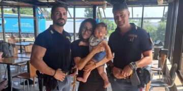 Poliziotto modicano salva un bimbo di 9 mesi rimasto chiuso in auto sotto il sole cocente