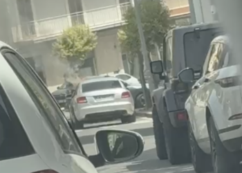 Ragusa, auto in fiamme in via Archimede