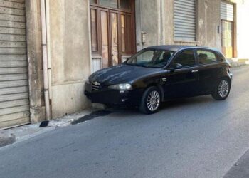 Modica, abbandona l’auto dopo un incidente stradale: traffico in tilt