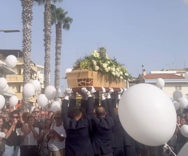 Scoglitti saluta la maestra che ha fatto danzare più generazioni