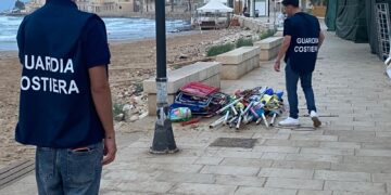 Sequestrati 84 ombrelloni lungo le spiagge dello Sciclitano