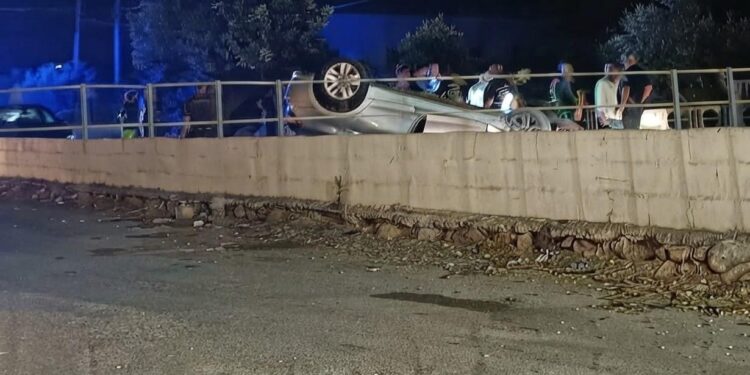 Marina di Ragusa, auto si ribalta nella notte: ci sono feriti