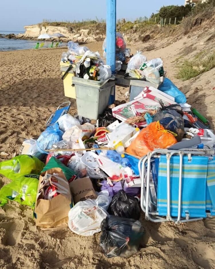 Rifiuti abbandonati a Caucana e a Casuzze