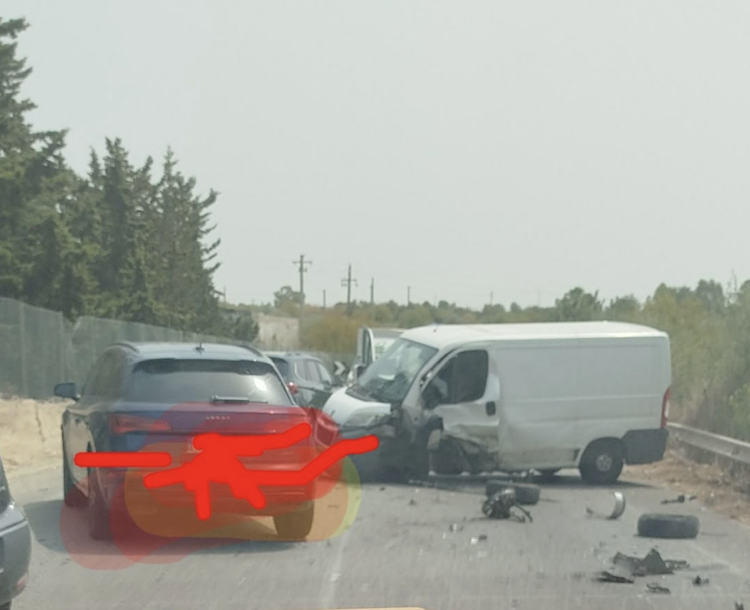 Grave incidente stradale sulla Vittoria-Santa Croce, ci sono feriti