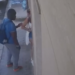 Vittoria, la insegue fin sotto casa e cerca di rubarle il cellulare