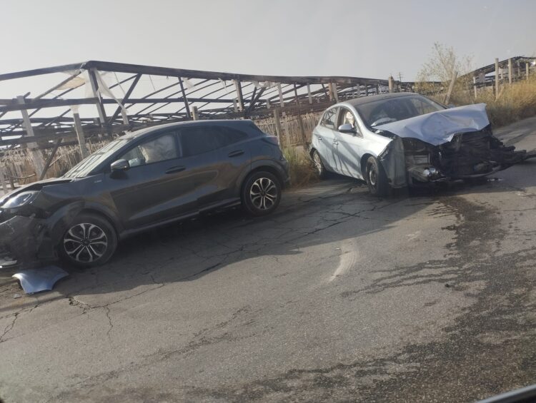 Vittoria, duro scontro tra due auto: ci sono feriti