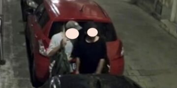 Modica, imbrattano le porte delle abitazioni di via Carlo Papa: due writers nei guai