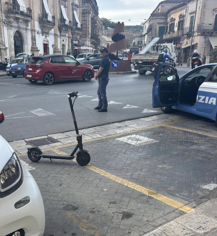 Modica, fugge in monopattino: bloccato e denunciato