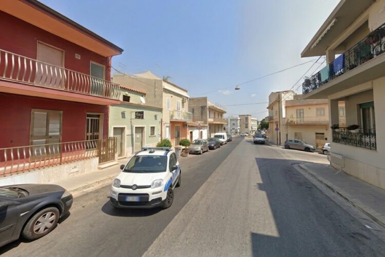 Marina di Ragusa, fugge con l’auto contromano: automobilista denunciato e patente ritirata