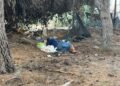 Vittoria, i volontari vanno a ripulire un boschetto e trovano un senzatetto che dormiva