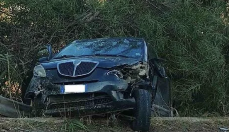 Violento scontro tra due auto sulla Santa Croce-Scoglitti