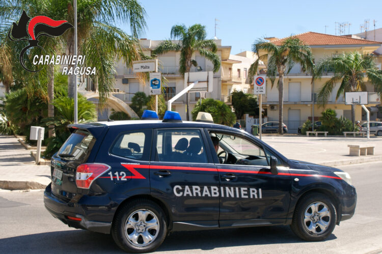 Marina di Ragusa, resistenza e oltraggio ai carabinieri: un arresto e una denuncia
