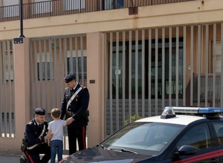 Vittoria, si smarrisce un bambino: è stato accolto dai carabinieri