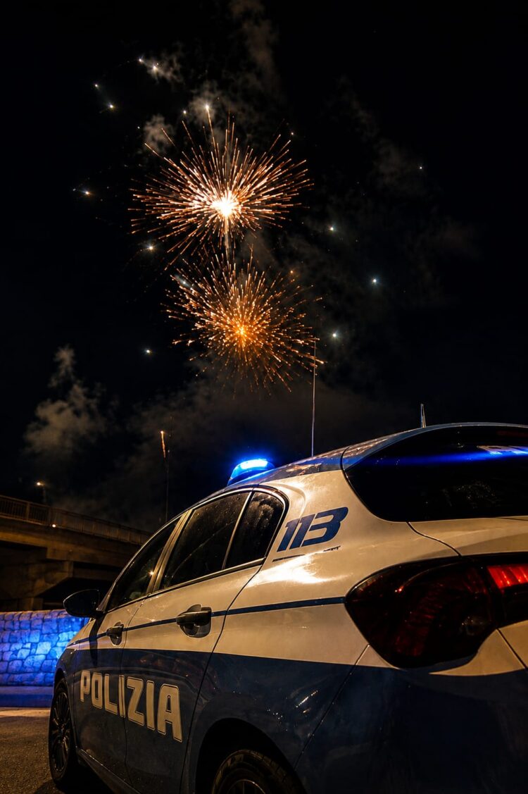 Modica, esplosione di fuochi artificiali: denunciato un 22enne