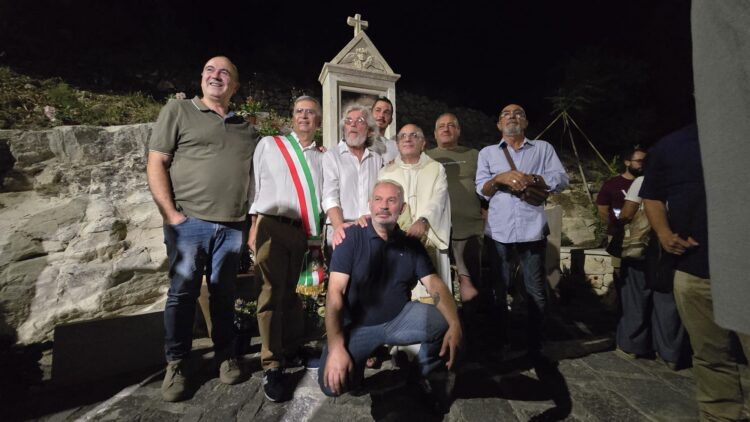 Giarratana, inaugurata la nuova edicola votiva della Madonna delle Grazie nel ricordo del compianto don Marco Fiore