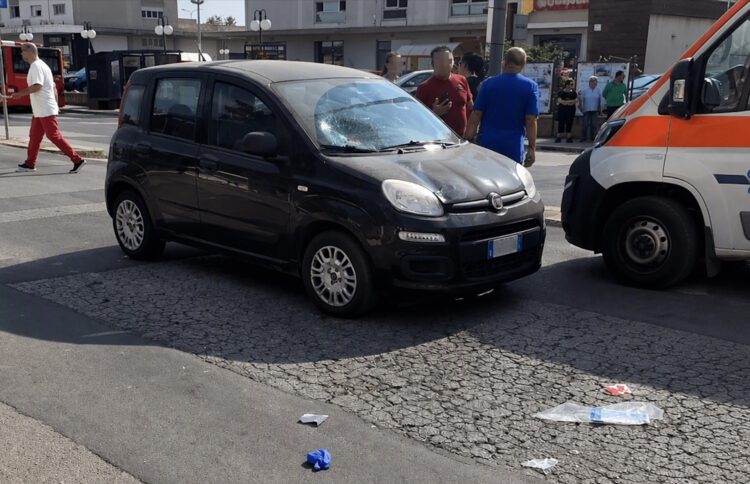 Modica, auto investe anziana: donna in ospedale