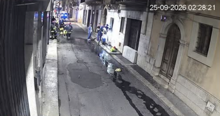 Caos nel cuore di Comiso dopo la mezzanotte, tunisino dà in escandescenze