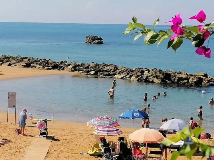 Scoglitti, i bagnanti: “Doccia alla spiaggetta senz’acqua da otto giorni”