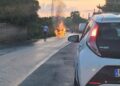Ragusa, auto in fiamme sulla strada per S. Croce
