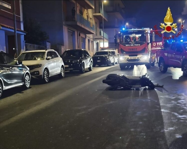 Ragusa, esce dalla farmacia e viene investito da uno scooter