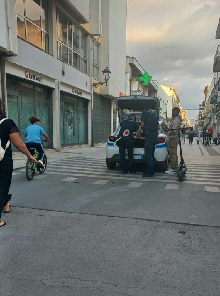 Vittoria, giro di vite in centro storico: sequestrati cinque monopattini