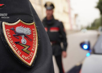Vittoria, 28enne in stato di alterazione psicofisica aggredisce i carabinieri: arrestato