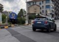 Ragusa, passa l’auto e le sbarre del passaggio a livello restano alzate mentre il treno sta per transitare