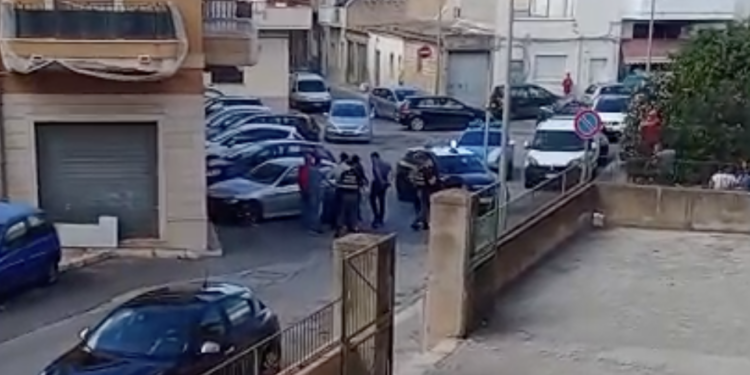 Vittoria, extracomunitario dà in escandescenze: intervengono le forze dell’ordine