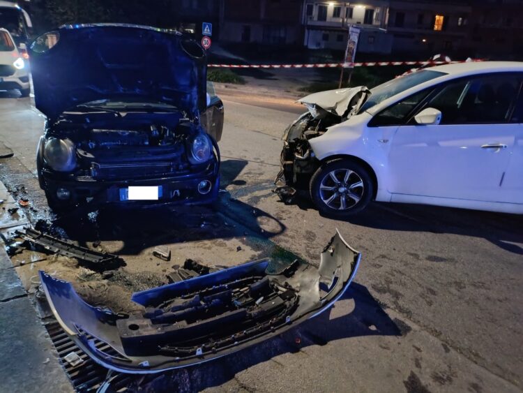 Comiso, impatto frontale tra due auto: ci sono feriti
