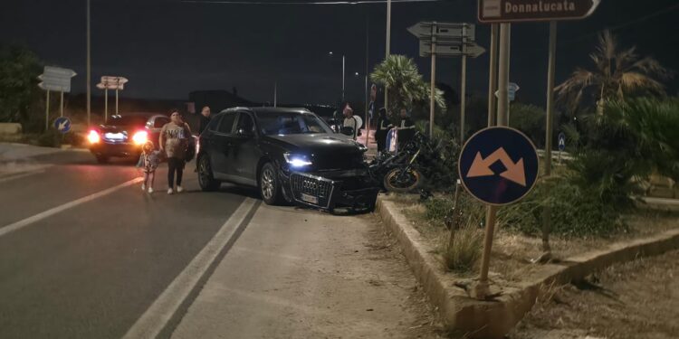 Auto contro moto, grave incidente stradale a Playa Grande