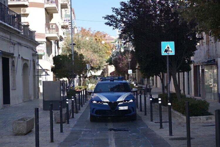 Ragusa, contromano e zig zag in via Roma: denunciato un cittadino straniero di 30 anni
